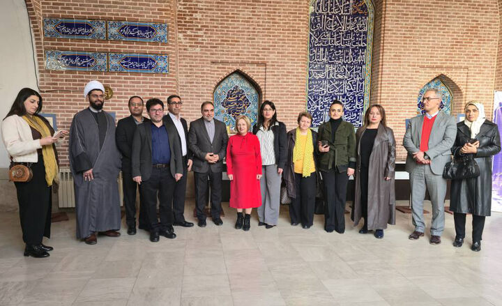 برپایی نمایشگاه «میراث ادبی ایران» در مسجد کبود ایروان