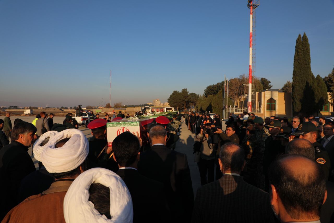 ورود پیکر هفت شهید گمنام به کرمانشاه / آغاز بدرقهای ۱۴ روزه در سراسر استان