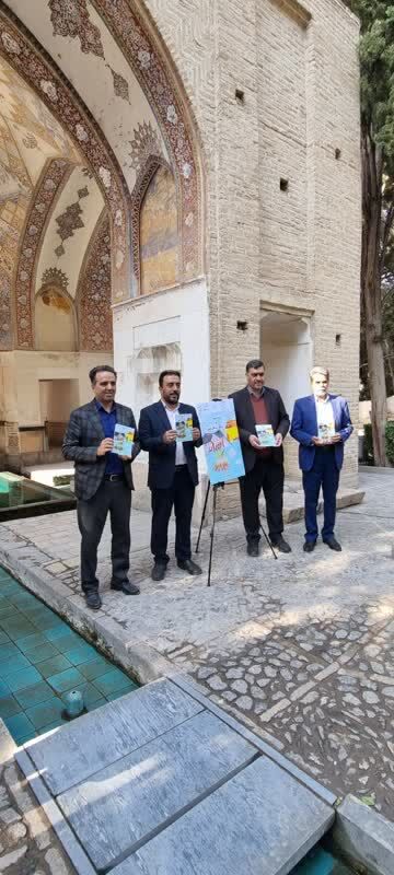 دانشآموزان کاشانی در هفته کتاب، میهمان مجموعه جهانی باغ تاریخی فین شدند