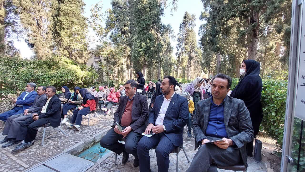 دانش‌آموزان کاشانی در هفته کتاب، میهمان مجموعه جهانی باغ تاریخی فین شدند