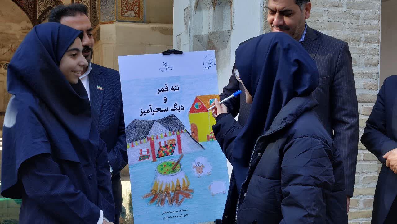 دانشآموزان کاشانی در هفته کتاب، میهمان مجموعه جهانی باغ تاریخی فین شدند