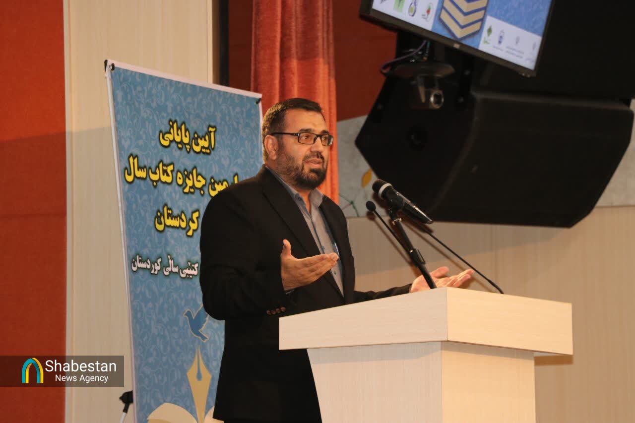 سنندج در شب ادبی کردستان؛ جشن پایان چهارمین جایزه کتاب سال با رنگی از شعر و روایت