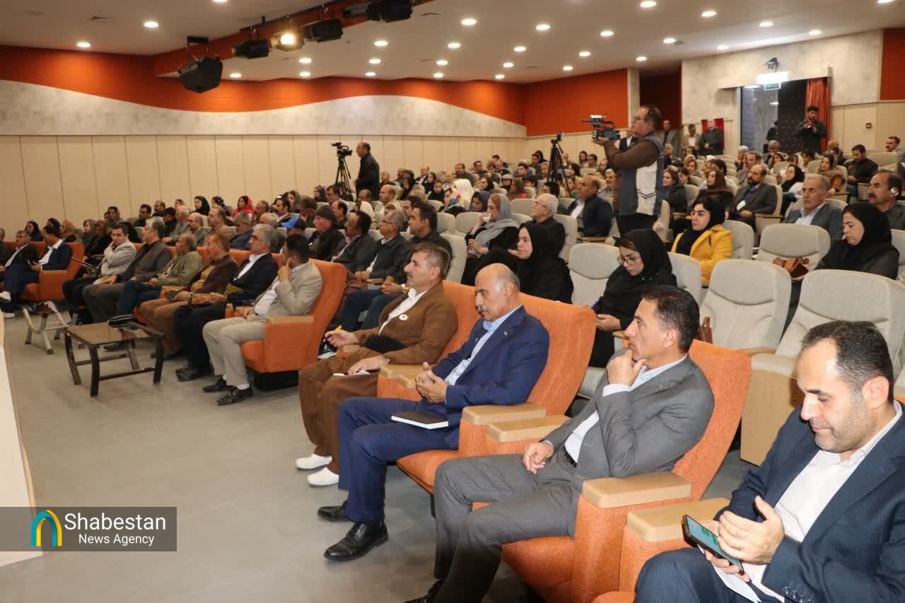 سنندج در شب ادبی کردستان؛ جشن پایان چهارمین جایزه کتاب سال با رنگی از شعر و روایت