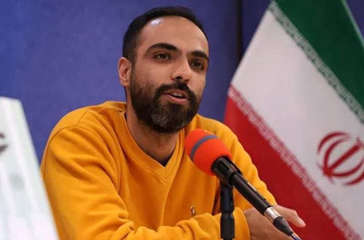 بچه‌های مسجد کتاب‌هایی را که به تقریظ رهبری رسیده‌اند، روی صحنه می‌برند