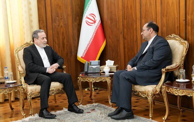 دیدار سفیر جدید ایران در بنگلادش با عراقچی