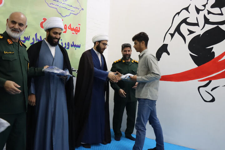 توزیع ۴۹۰ سبد ورزشی در مناطق محروم خوزستان