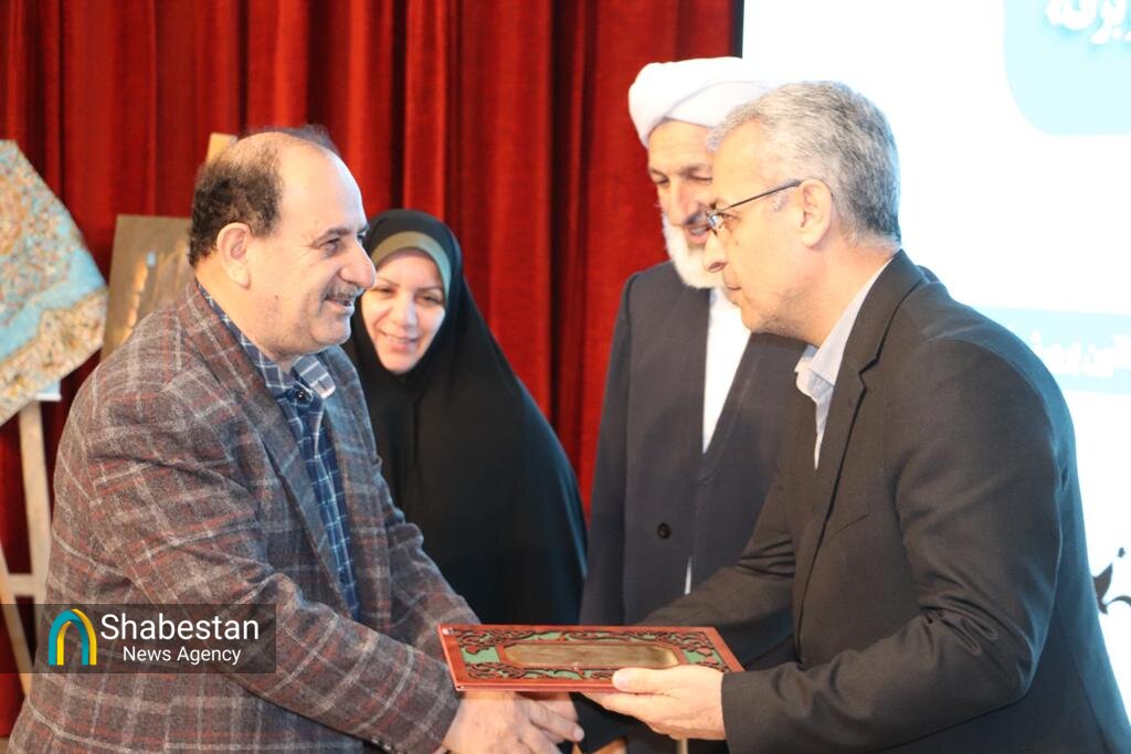 تجلیل از خادمان نشر و کتاب گلستان