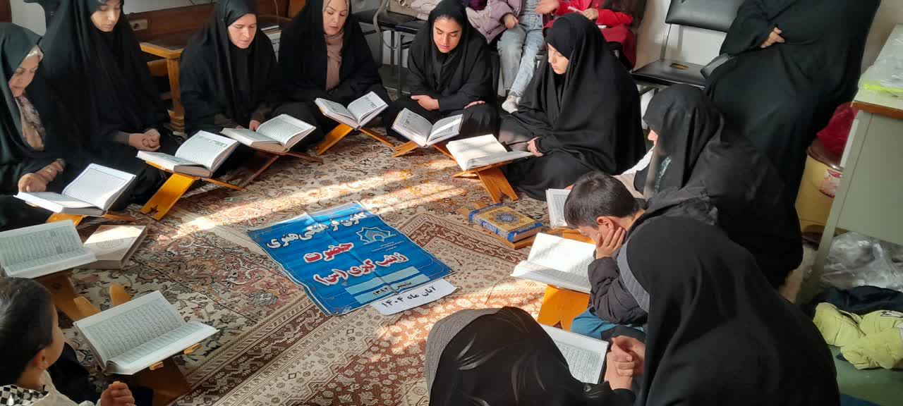 از قفسه تا قرآن؛ بازدید اعضای کانون میاندوآب از کتابخانه علامه دهخدا