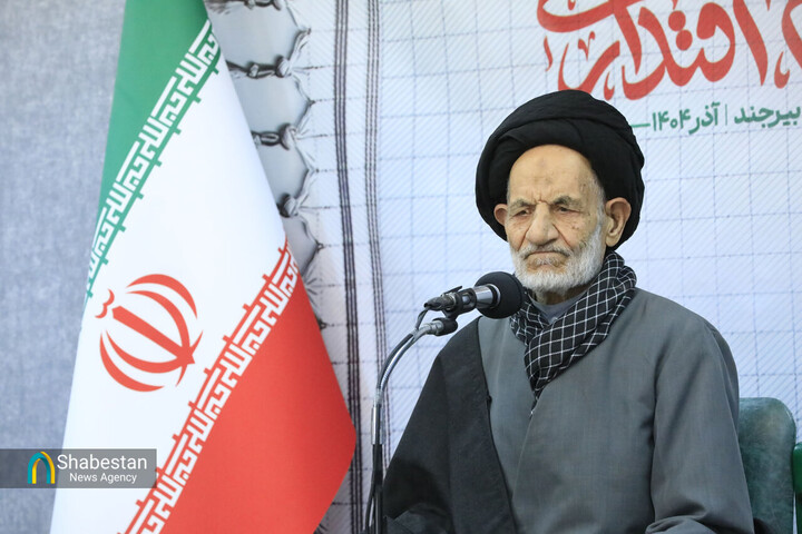 قانون‌شکنی در کشور خدمت به دشمن است