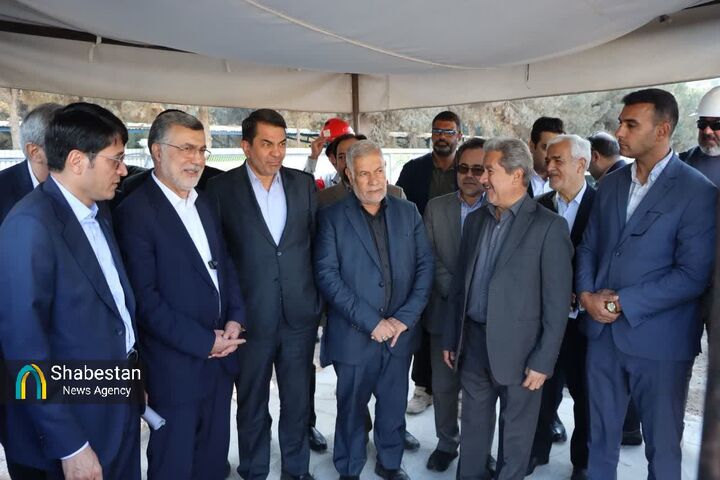 بازدید وزیر بهداشت از بیمارستان در حال ساخت شهید سلیمانی/ رونمایی از پیشرفته‌ترین توموتراپی روز دنیا