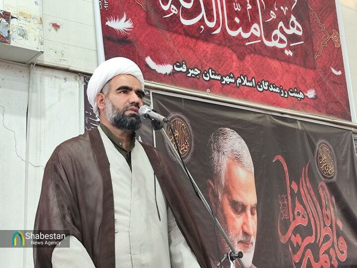 شهدا اهل عبادت و بندگی بودند؛ امروز وظیفه ما دفاع از ارزش‌هاست