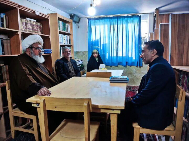 بازدید مدیر ستاد کانون‌های مساجد کرمانشاه از کتابخانه شهید بیرامی؛ تجلیل از مجاهدان فرهنگی