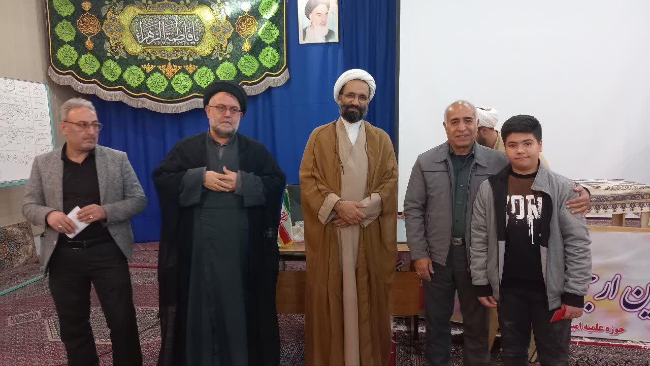تجلیل از ۱۶ برنده آران و بیدگلی آزمون های کشوری حفظ عمومی قرآن