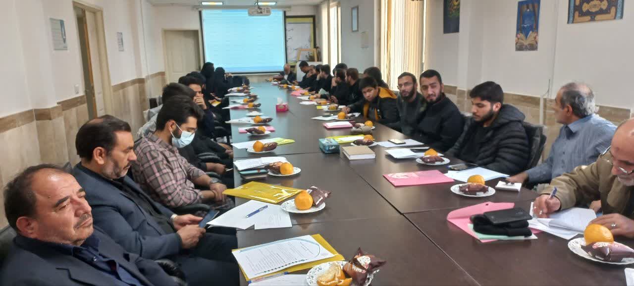 هفته کتاب فرصتی برای موج تازه توجه به مطالعه در میان جوانان؛ هیچ رسانه‌ای جای کتاب را نخواهد گرفت