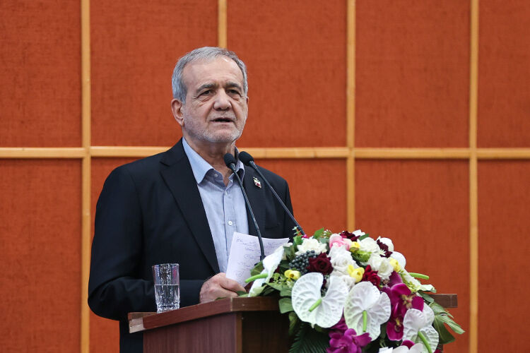 پزشکیان: زنان سازندگان کشور و آینده هستند