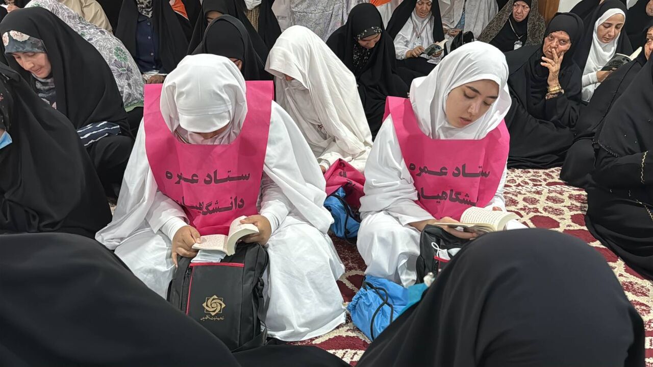 برگزاری دعای کمیل زائران ایرانی در هتل «کدی تاور» مکه