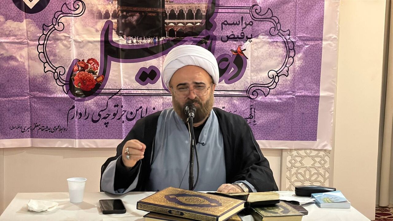 برگزاری دعای کمیل زائران ایرانی در هتل «کدی تاور» مکه