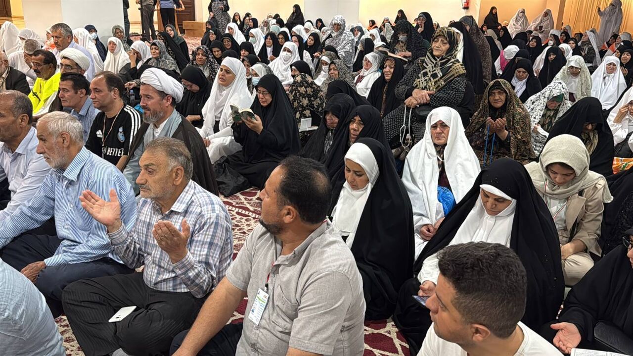 برگزاری دعای کمیل زائران ایرانی در هتل «کدی تاور» مکه