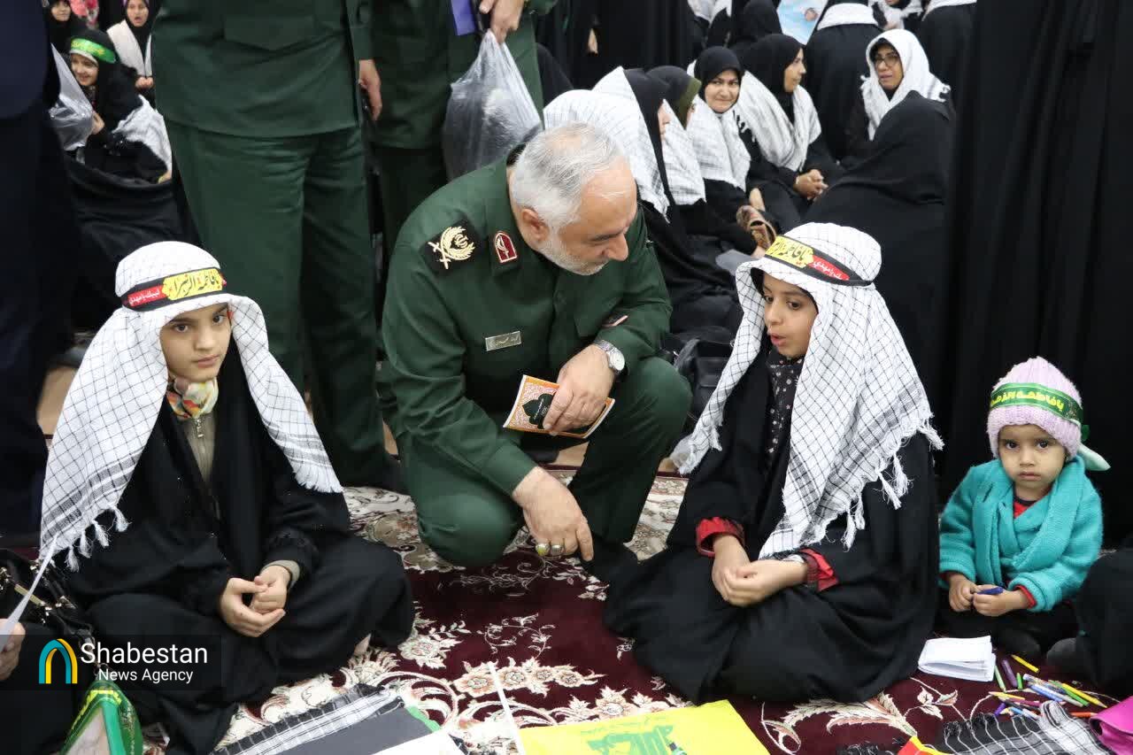 حضور بسیجیان در نماز جمعه بیرجند