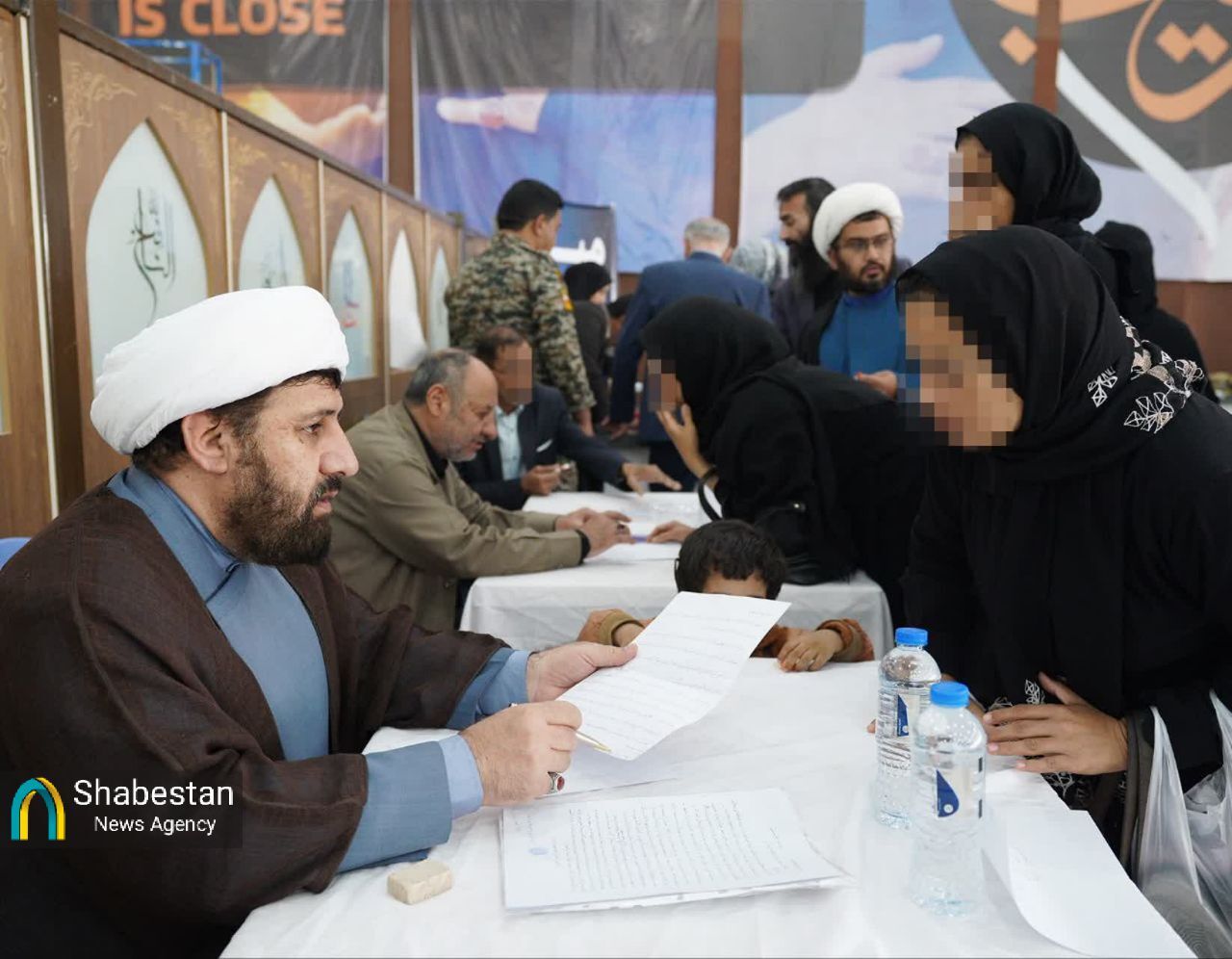 پاسخگویی چهره به چهره مسئولان زندان‌های کرمان به مردم در نمازجمعه