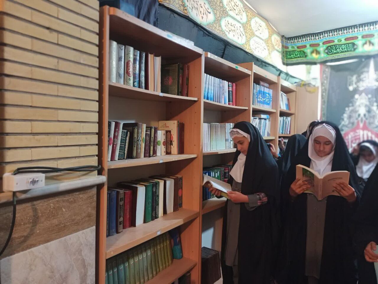 شور مطالعه در کانون مقداد؛ ۳۵ نوجوان در هفته کتاب مهمان دنیای کتاب شدند