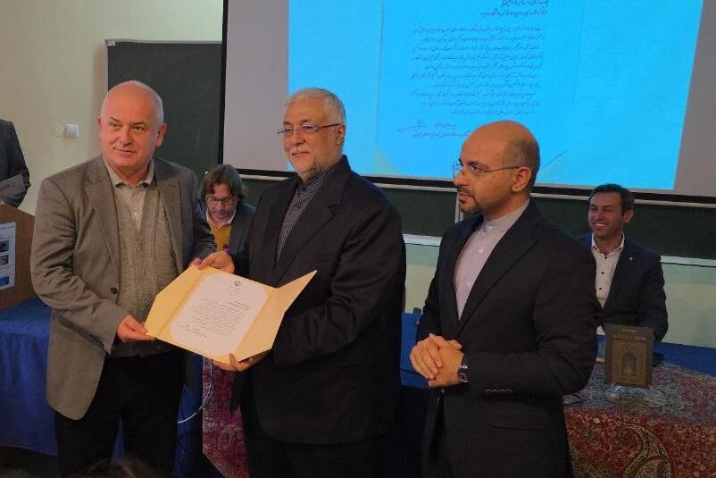 تقدیر وزیر ارشاد از مروجان زبان فارسی در بوسنی و هرزگوین