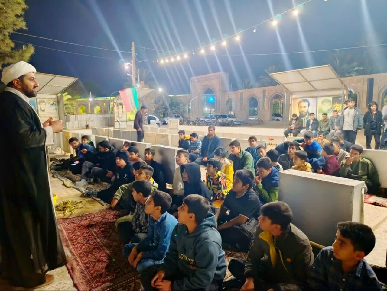 جاذبه خاموش مسجد؛ چگونه یک دعوت ساده، نوجوانان را همراه شهدا کرد؟