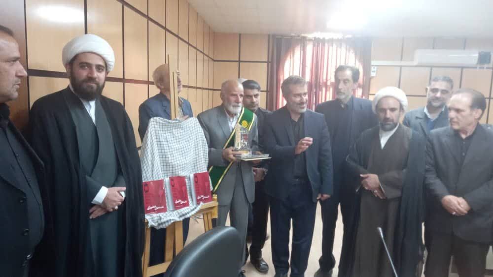 آیین رونمایی کتاب نغمههای عاشورایی و تکریم نوحه سرا و پیرغلام حسینی در خرمآباد برگزار شد