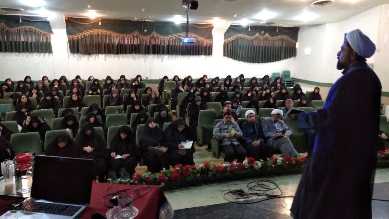 کارگاه نیم‌روزه «تدبر در قرآن کریم» در کاشان برگزار شد