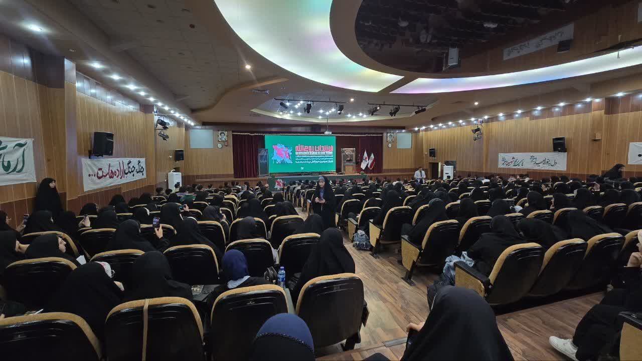 شیراز، میزبان اجتماع جوانانی که خود را وارثان روحالله میدانند