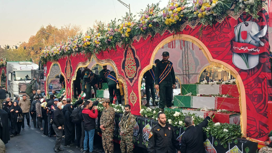 تشییع ۳۰۰ شهید گمنام/ایران میزبان تابوت‌های بی‌نام فرزندانش