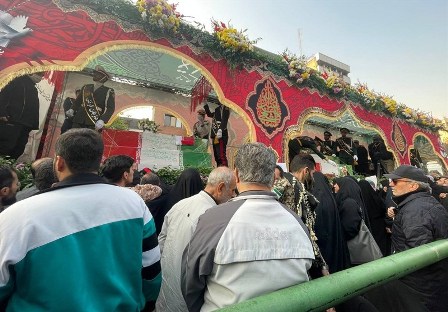 حضور بچه‌های مسجد در بدرقه اهالی بهشت