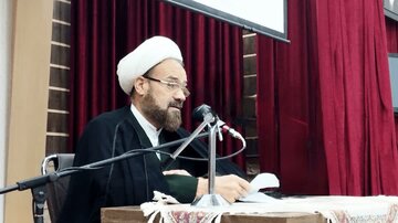 حضرت زهرا(س) در اوج تنهایی با شجاعت و صلابت از حق دفاع کرد