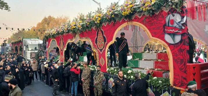 حضور بچه‌های مسجد در بدرقه اهالی بهشت