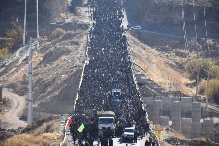حضور باشکوه عزاداران فاطمی در پیاده‌روی «حرم تا حرم»