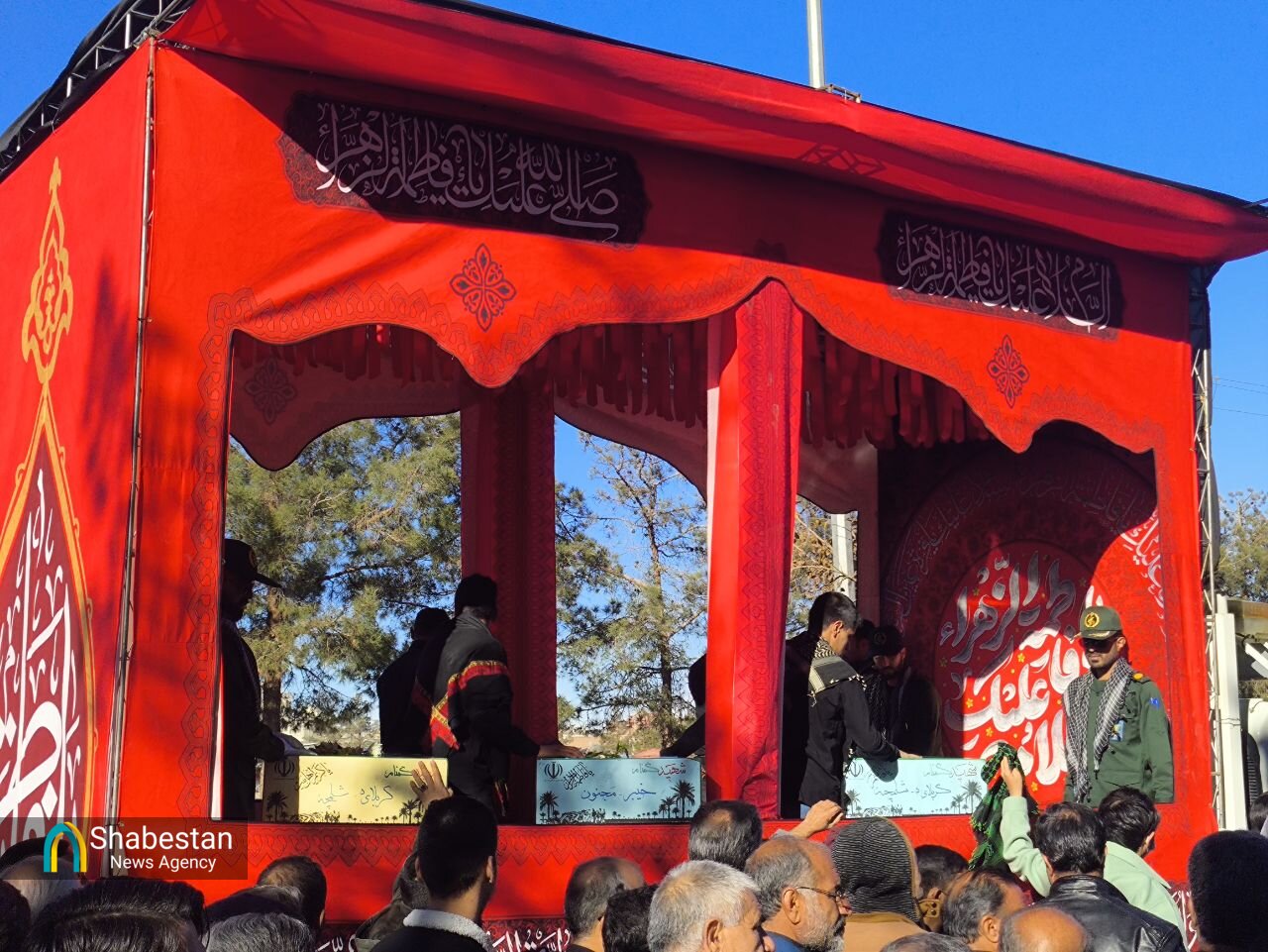 روایت اشک و سکوت؛ تشییع پیکر ۶ شهید گمنام در سرمای پاییزی بیرجند