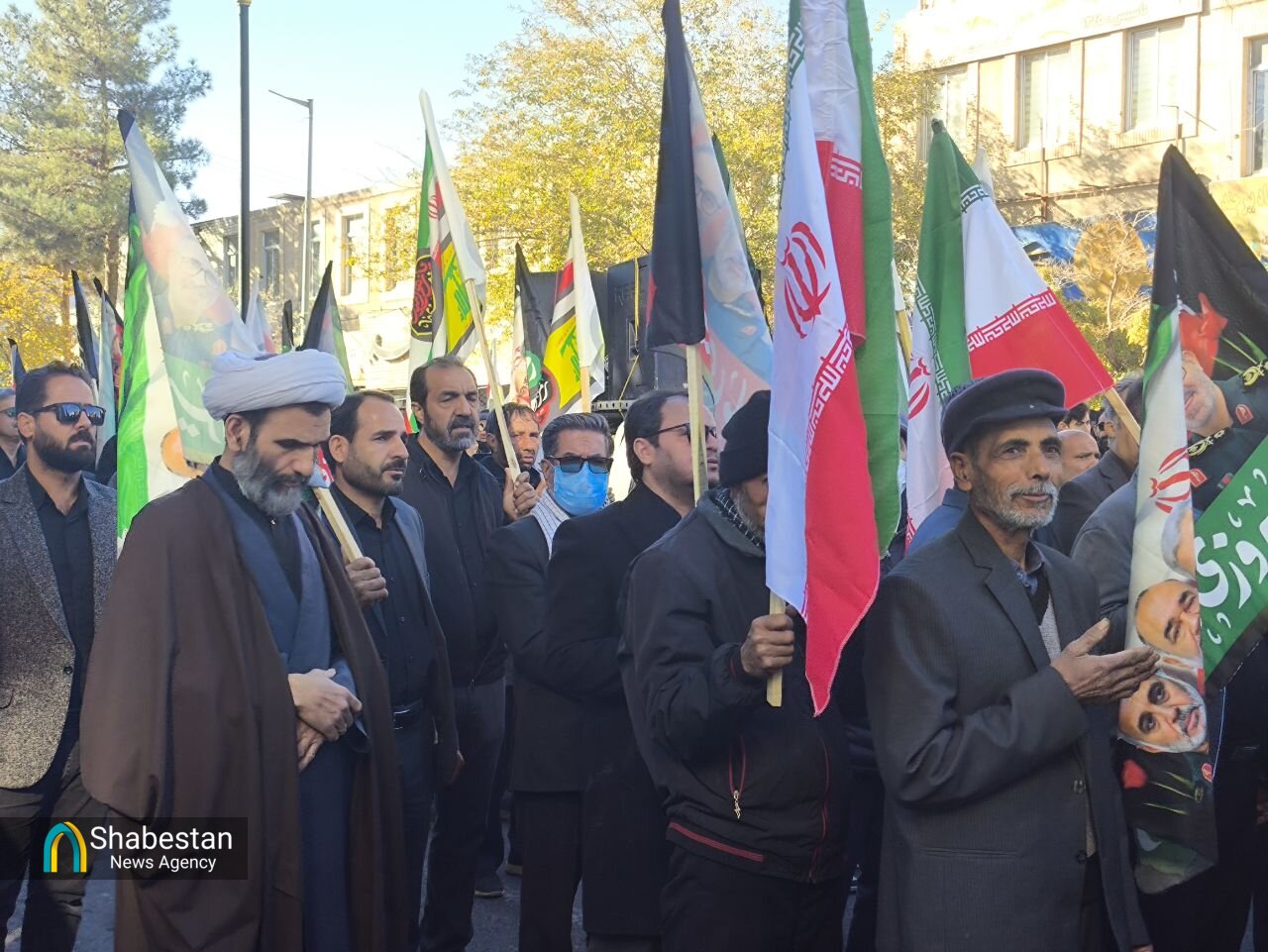 روایت اشک و سکوت؛ تشییع پیکر ۶ شهید گمنام در سرمای پاییزی بیرجند