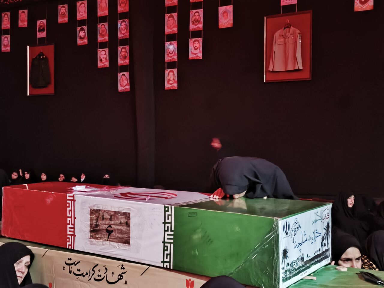 روایت اشک و سکوت؛ تشییع پیکر ۶ شهید گمنام در سرمای پاییزی بیرجند