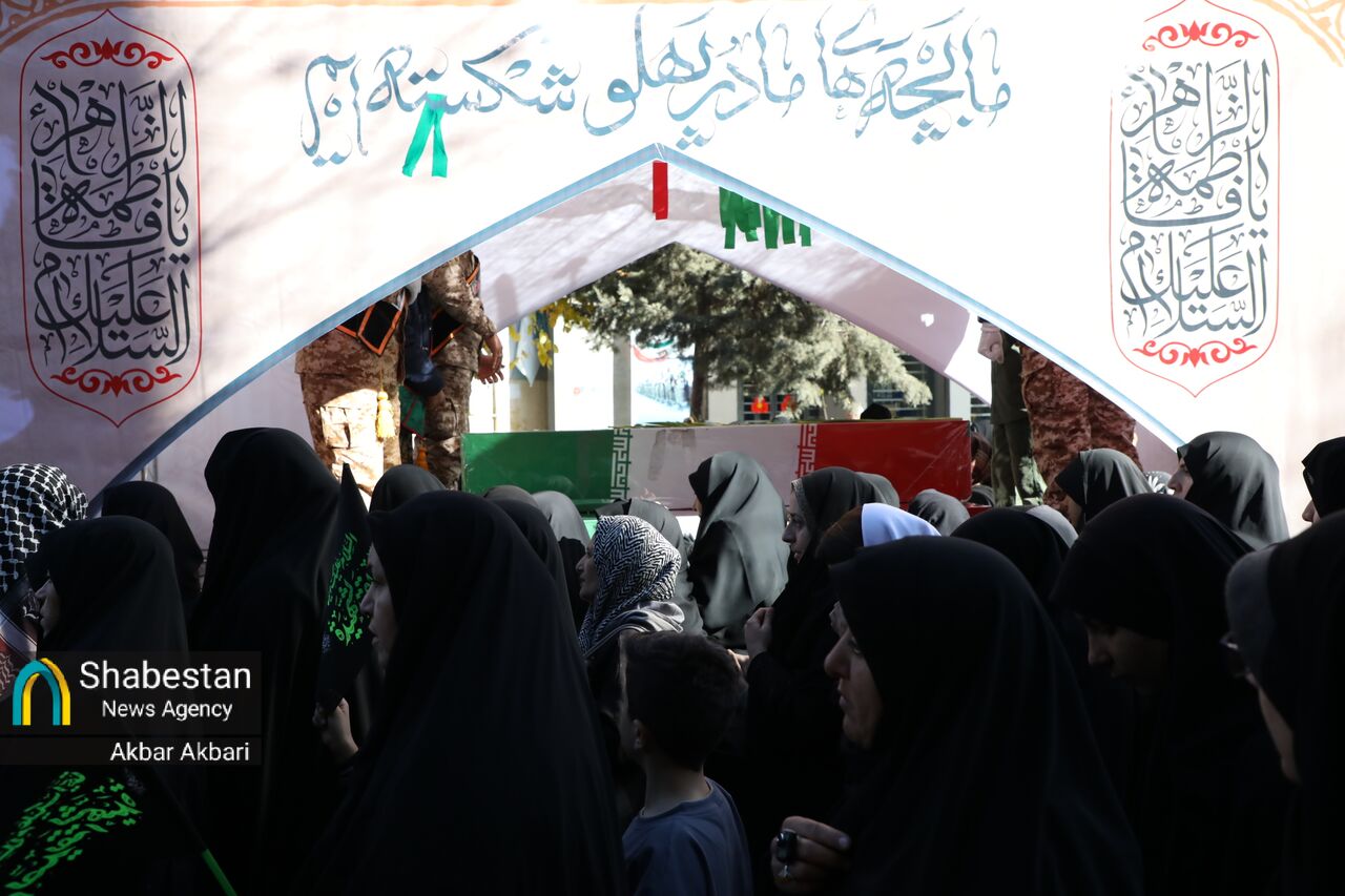 بدرقه شهدای گمنام بر دستان مردم شهرکرد