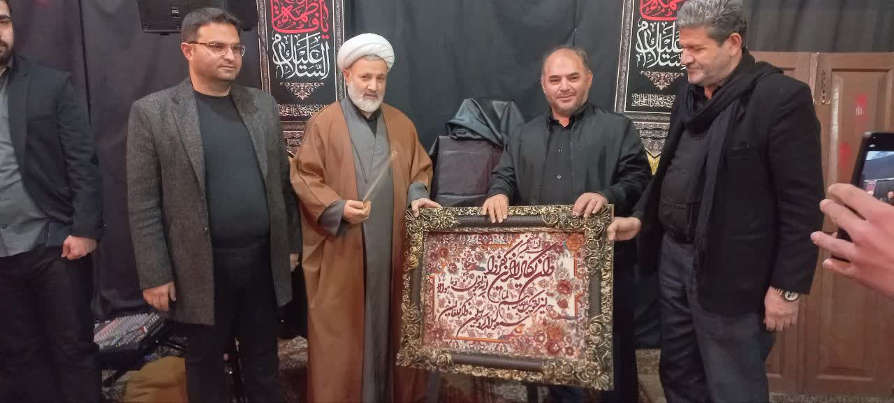 دو کتاب امام جماعت مسجد رونمایی شد