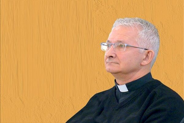 کشیش مسیحی: امیدوارم شفاعت حضرت زهرا (س) شاملم شود