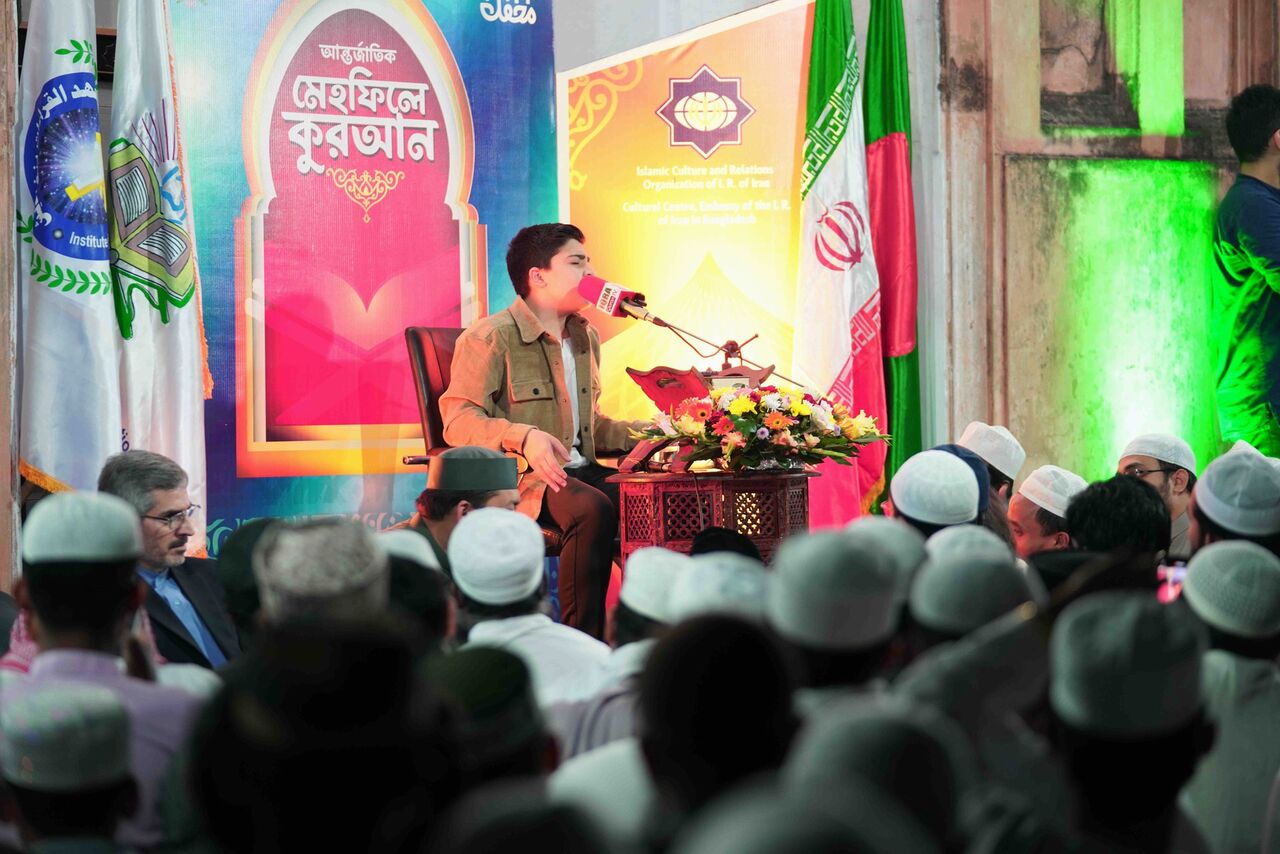 «محفل» در لعل باغ؛ قاریان ایرانی در جمع اساتید بنگلادش به اجرای تلاوت پرداختند