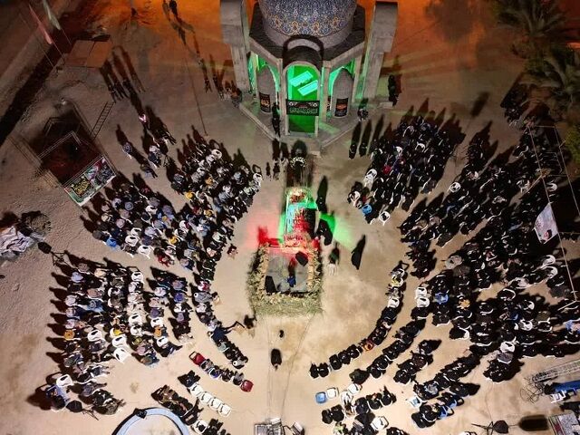 وقتی بچههای مسجد هرمزگان تابوت حضرت زهرا(س) را بر دوش گرفتند و شهید گمنام را بدرقه کردند