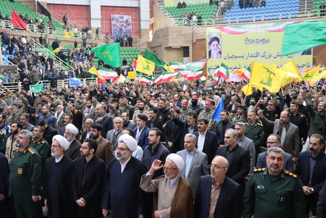 رزمایش بزرگ اقتدار بسیجیان در رشت برگزار شد