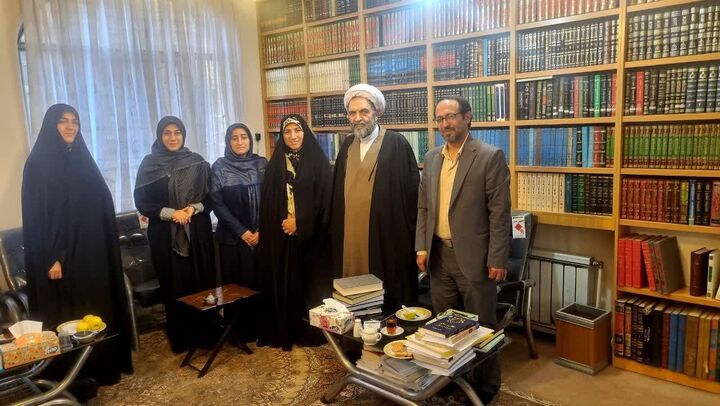 دیدار معاون راهبردی معاونت زنان ریاست‌جمهوری با اساتید حوزه علمیه قم