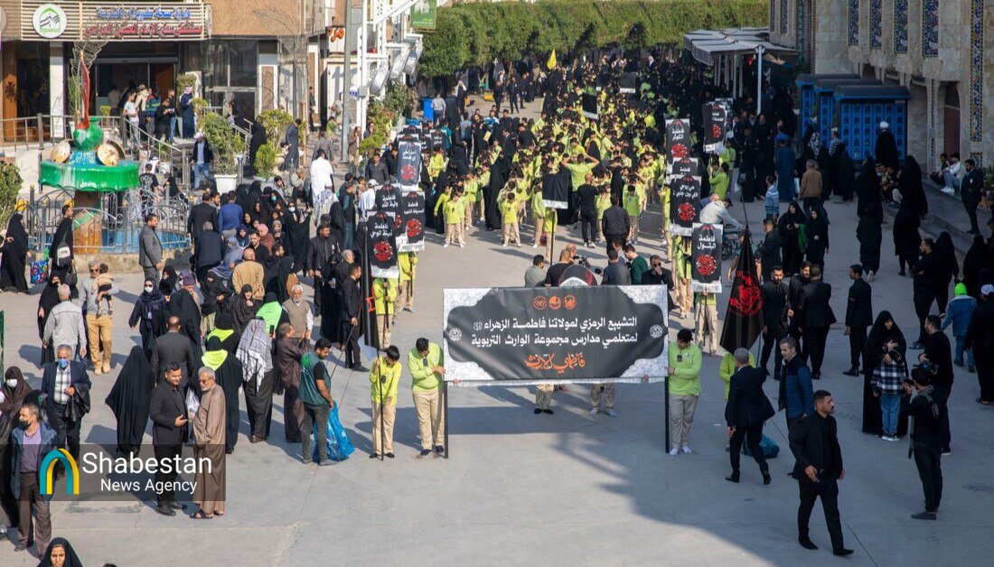 راهپیمایی هزاران دانش آموز مدارس آستان مقدس حسینی در سالروز شهادت حضرت زهرا(س)