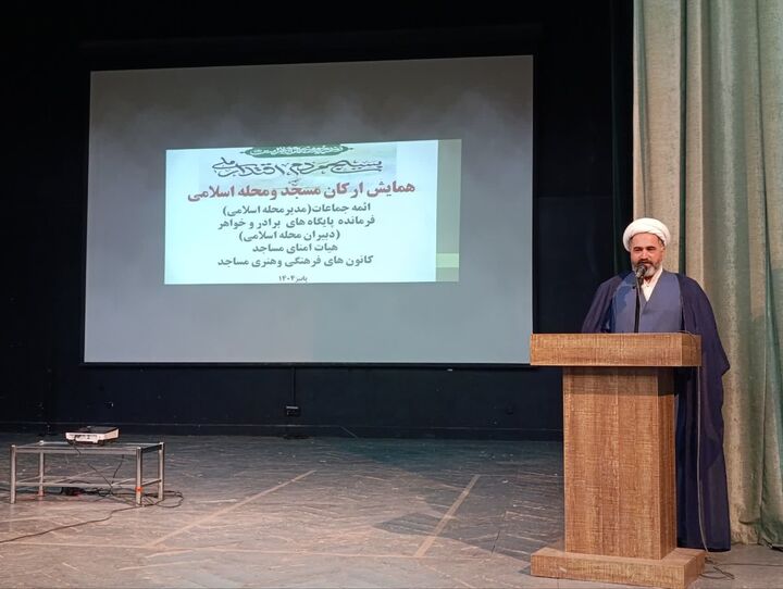 امام جماعت برای تبدیل شدن به امام محله باید مجهز به سلاح روز باشد