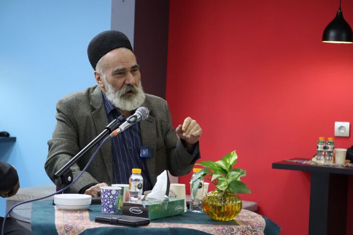 فراموشی زبان و سنت، هویت ایرانی را فرو می‌ریزد