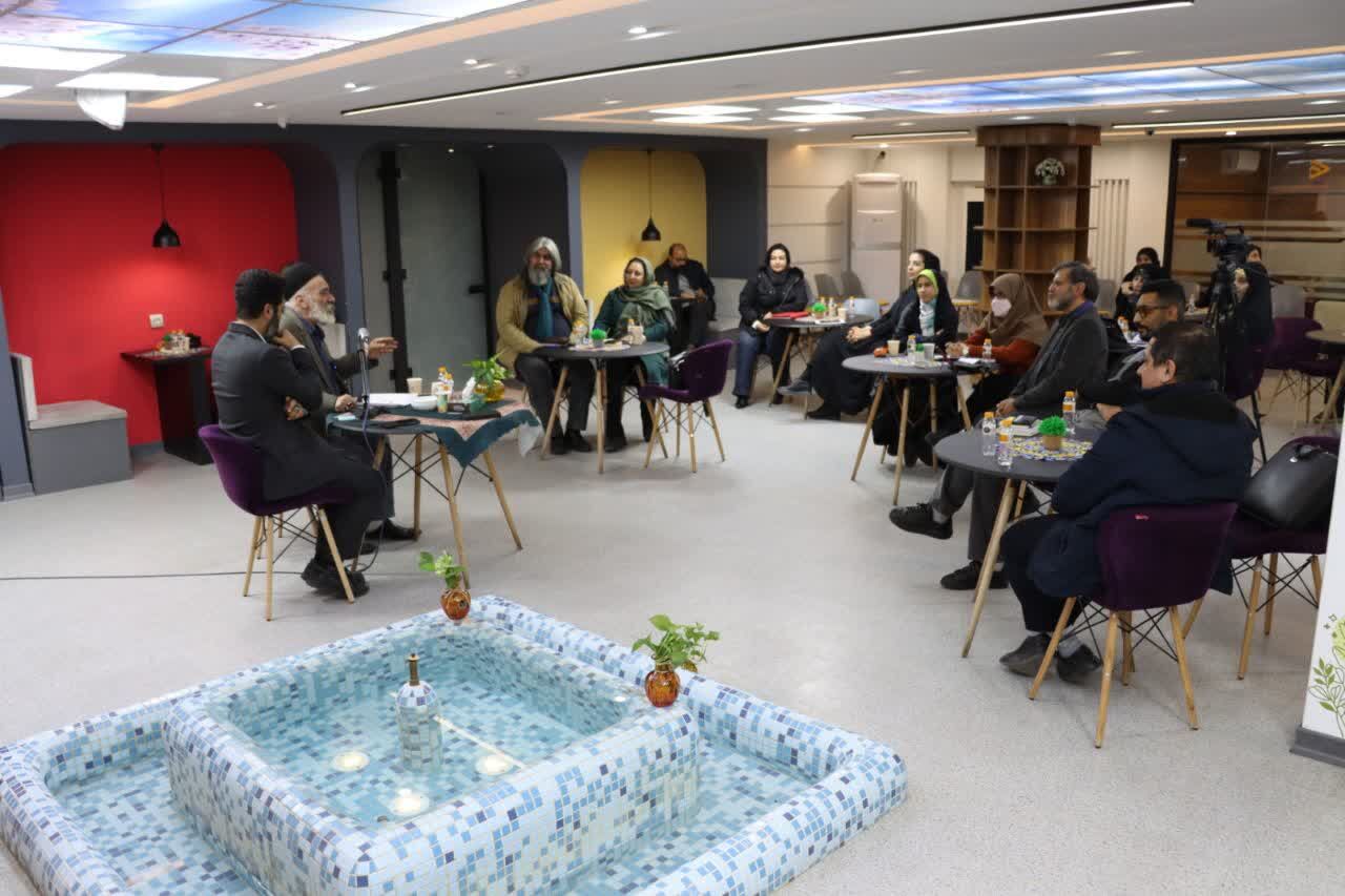 فراموشی زبان و سنت، هویت ایرانی را فرو می‌ریزد