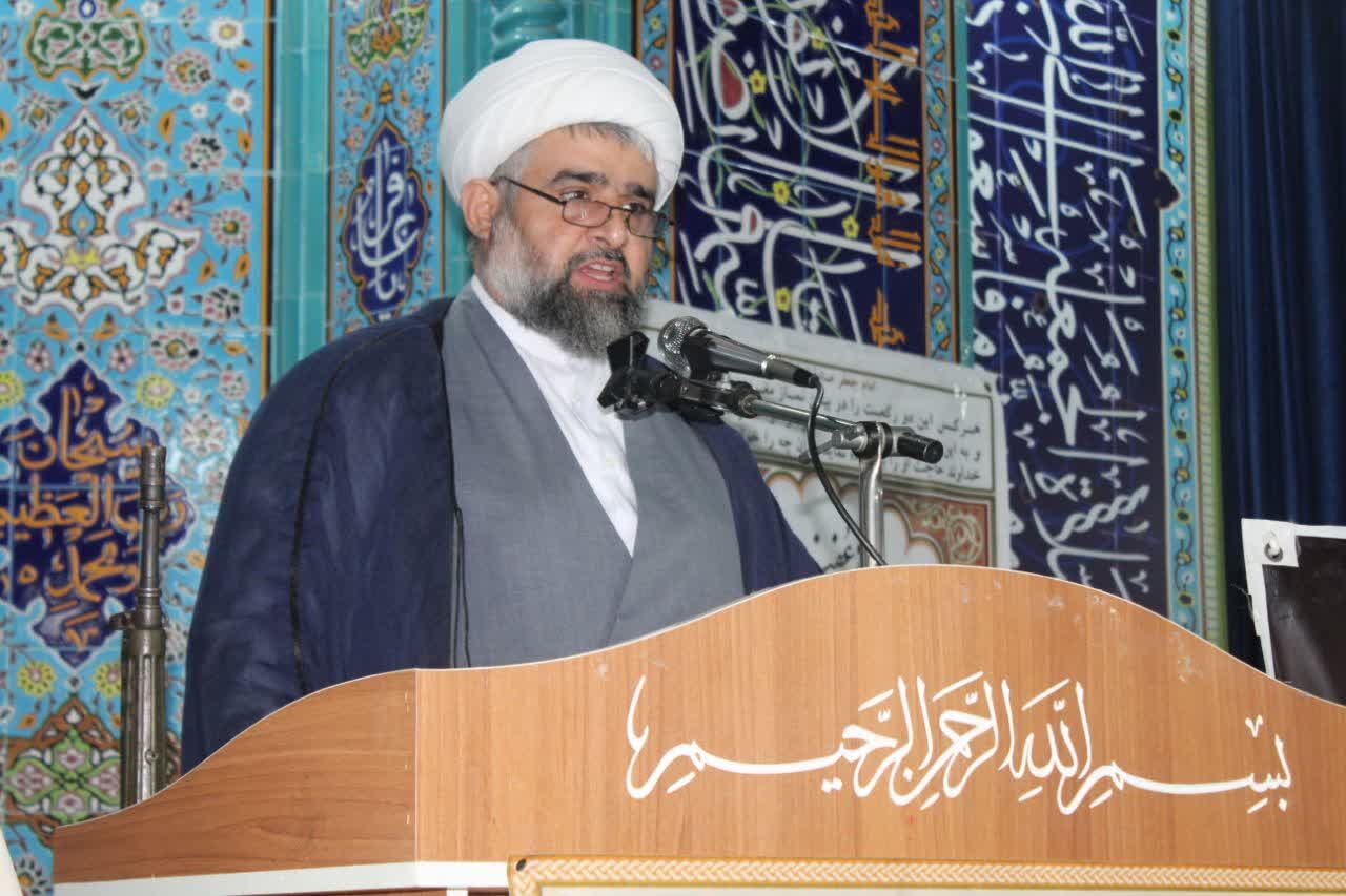 دشمنان قصد دارند با ترویج مصرف‌گرایی، تولید داخلی را تضعیف کنند